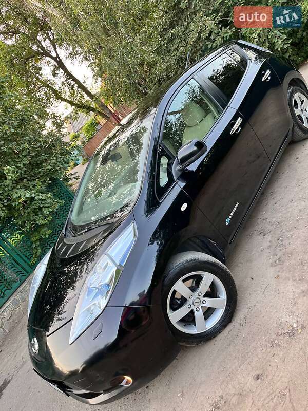 Хетчбек Nissan Leaf 2012 в Дніпрі