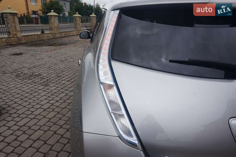 Хетчбек Nissan Leaf 2014 в Самборі