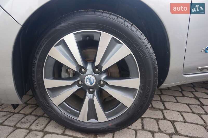 Хетчбек Nissan Leaf 2014 в Самборі
