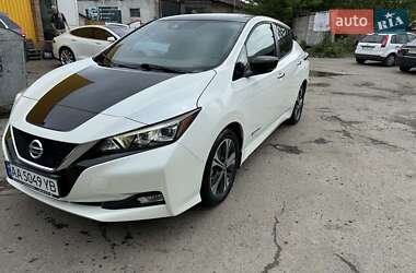 Хэтчбек Nissan Leaf 2018 в Киеве