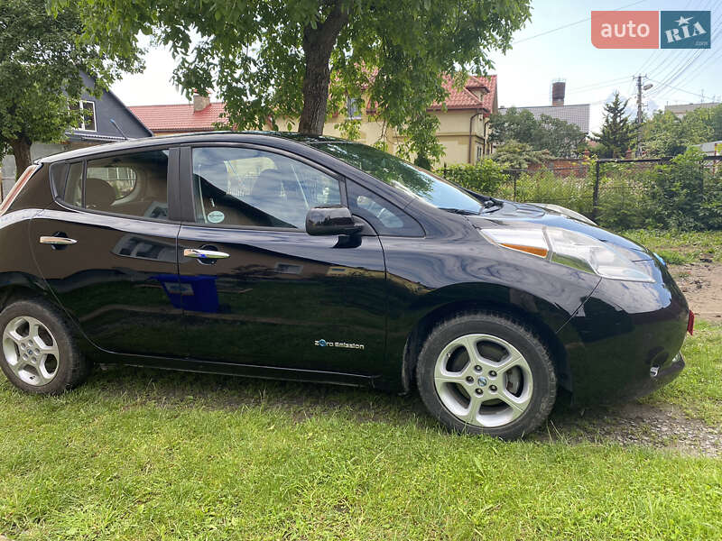 Хэтчбек Nissan Leaf 2013 в Львове