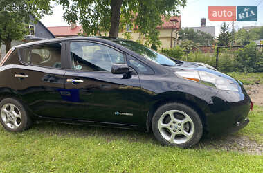 Хэтчбек Nissan Leaf 2013 в 