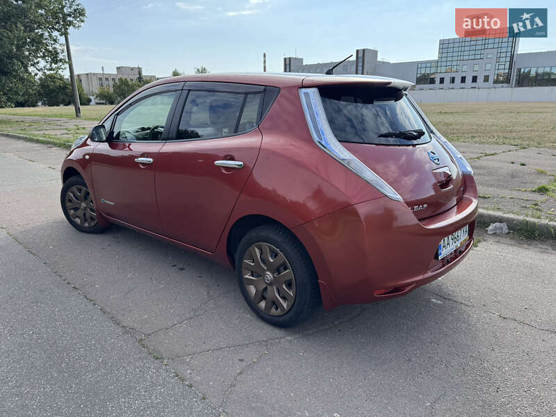Хэтчбек Nissan Leaf 2015 в Киеве