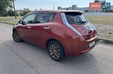 Хэтчбек Nissan Leaf 2015 в 