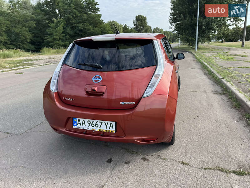 Хэтчбек Nissan Leaf 2015 в Киеве