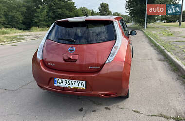 Хэтчбек Nissan Leaf 2015 в 