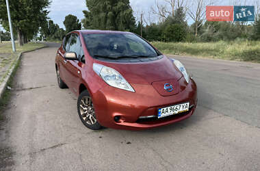Хэтчбек Nissan Leaf 2015 в 