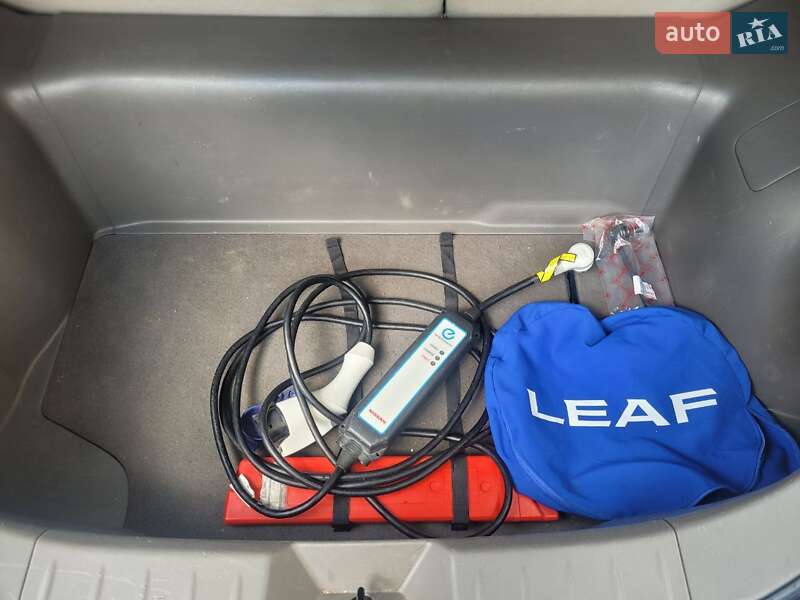 Хэтчбек Nissan Leaf 2012 в Луцке