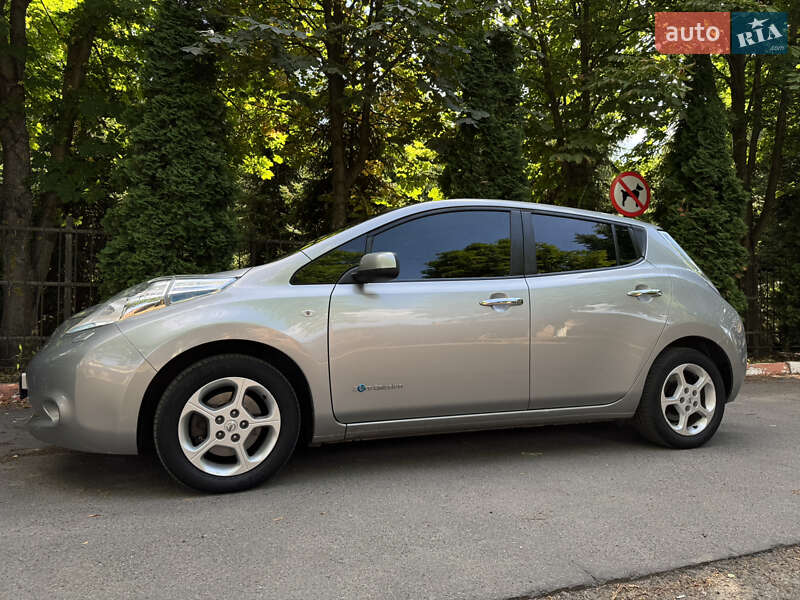 Хетчбек Nissan Leaf 2016 в Гатне