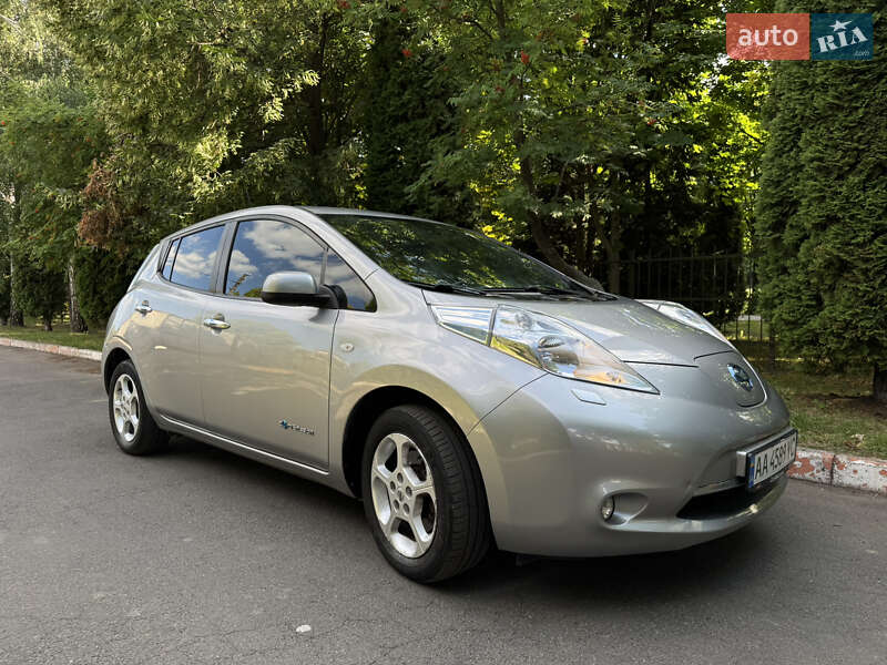 Хетчбек Nissan Leaf 2016 в Гатне