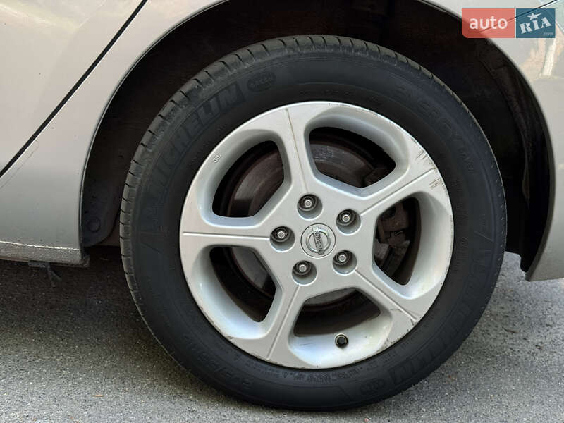 Хетчбек Nissan Leaf 2016 в Гатне