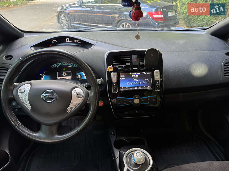 Хетчбек Nissan Leaf 2016 в Гатне