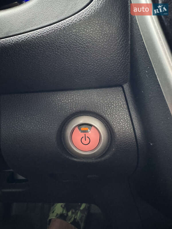 Хетчбек Nissan Leaf 2016 в Гатне