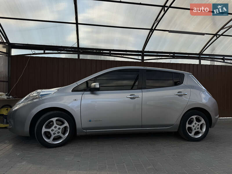 Хетчбек Nissan Leaf 2016 в Гатне