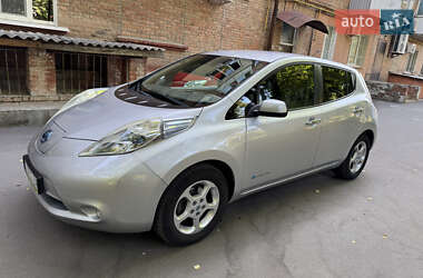 Хэтчбек Nissan Leaf 2011 в 