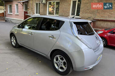 Хэтчбек Nissan Leaf 2011 в 