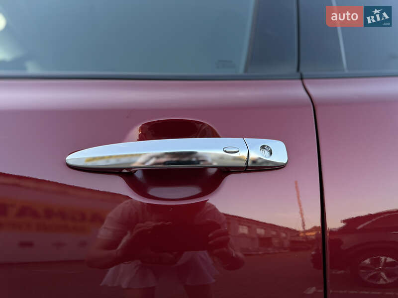 Хэтчбек Nissan Leaf 2015 в Луцке