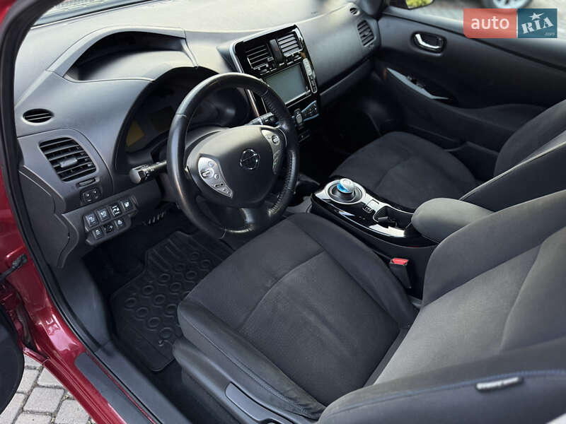 Хэтчбек Nissan Leaf 2015 в Луцке