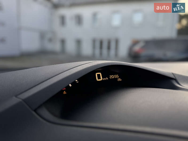Хэтчбек Nissan Leaf 2015 в Луцке