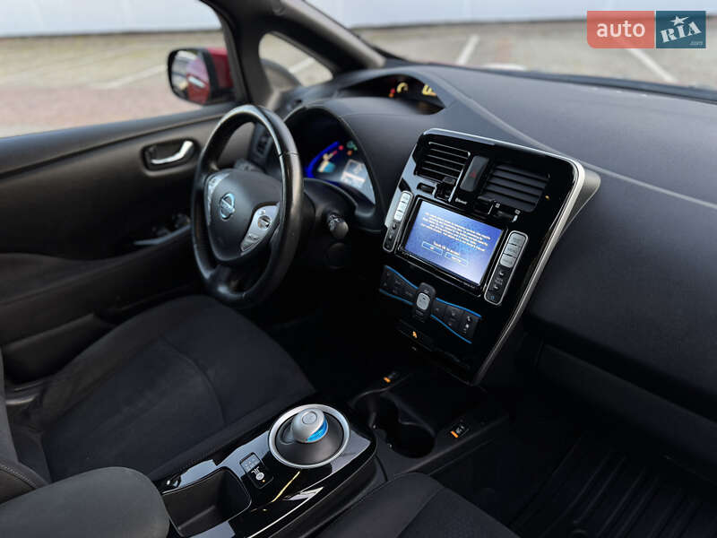 Хэтчбек Nissan Leaf 2015 в Луцке