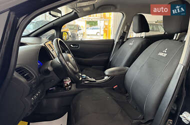 Хэтчбек Nissan Leaf 2013 в 