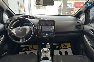 Хэтчбек Nissan Leaf 2013 в 