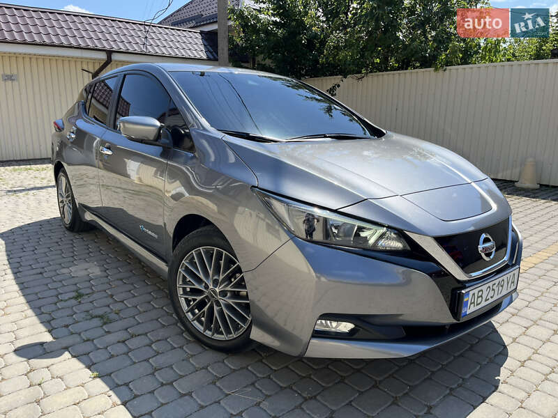 Хэтчбек Nissan Leaf 2019 в 
