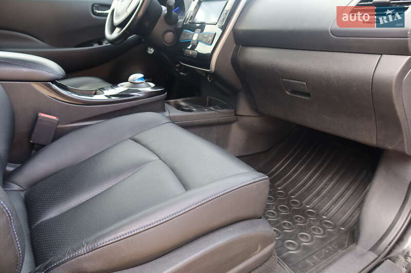 Хэтчбек Nissan Leaf 2013 в Самборе