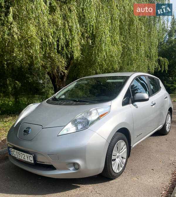 Хетчбек Nissan Leaf 2016 в 