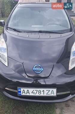 Хэтчбек Nissan Leaf 2011 в 