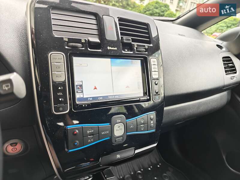 Хэтчбек Nissan Leaf 2015 в Ивано-Франковске