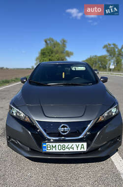 Хэтчбек Nissan Leaf 2022 в 