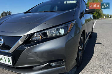 Хэтчбек Nissan Leaf 2022 в 