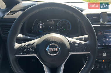 Хэтчбек Nissan Leaf 2022 в 