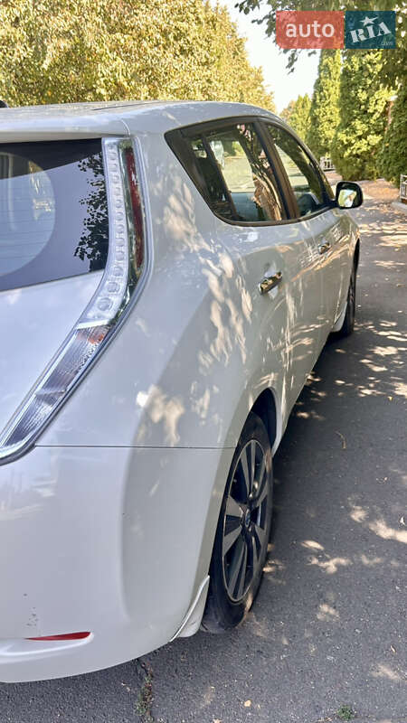 Хетчбек Nissan Leaf 2013 в Чорноморську
