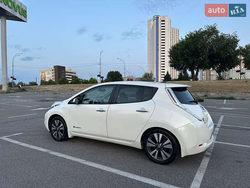 Хетчбек Nissan Leaf 2016 в Києві