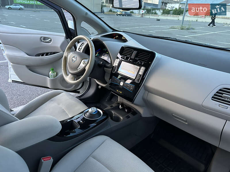 Хетчбек Nissan Leaf 2016 в Києві