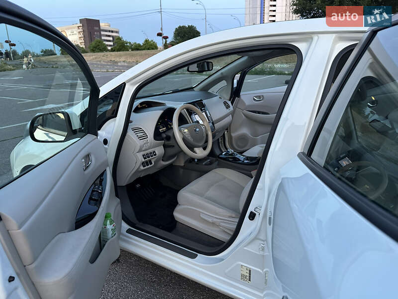 Хетчбек Nissan Leaf 2016 в Києві