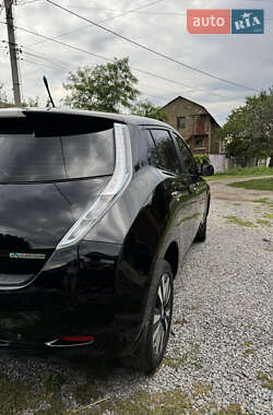 Хэтчбек Nissan Leaf 2013 в 