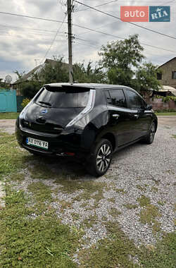 Хэтчбек Nissan Leaf 2013 в 