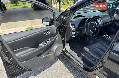 Хэтчбек Nissan Leaf 2013 в 