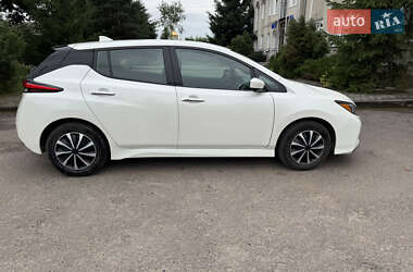 Хэтчбек Nissan Leaf 2023 в 