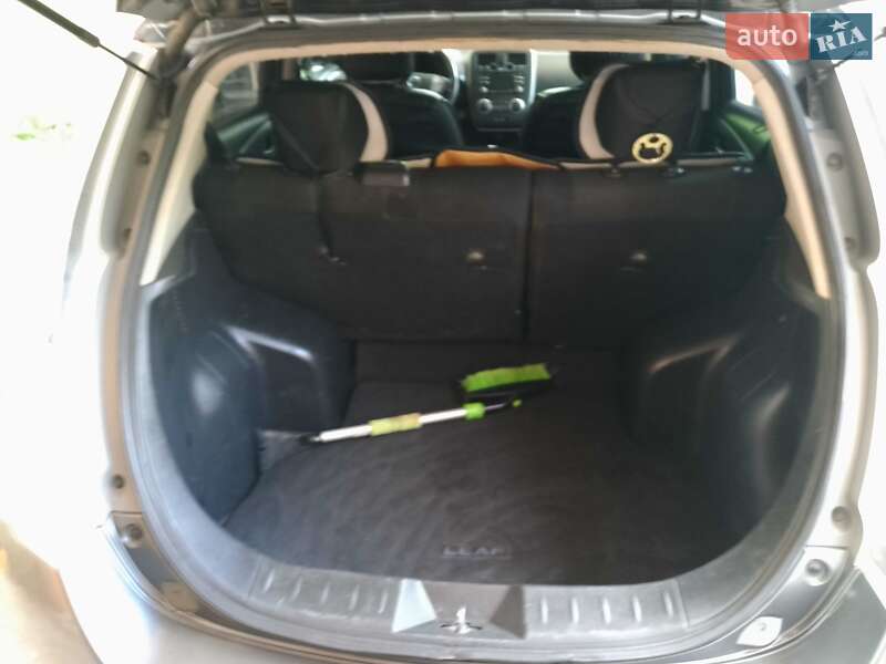 Хэтчбек Nissan Leaf 2015 в Днепре
