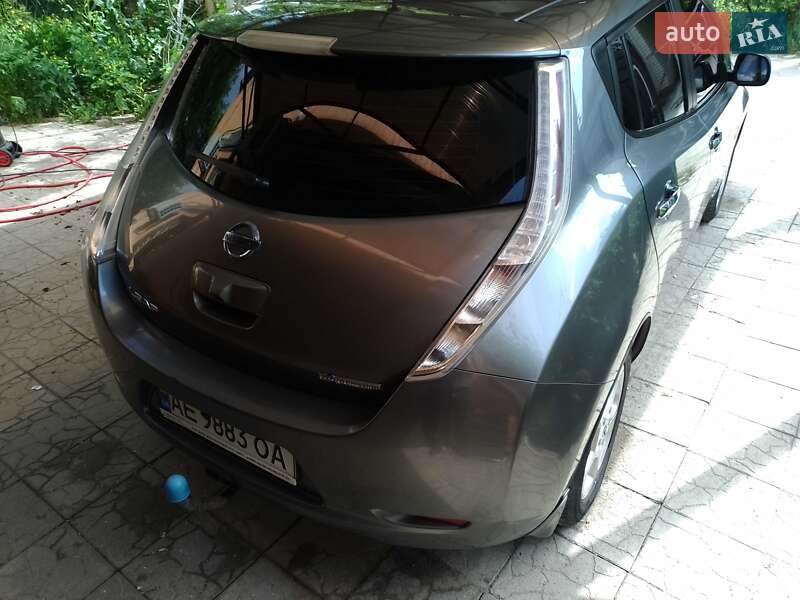 Хэтчбек Nissan Leaf 2015 в Днепре