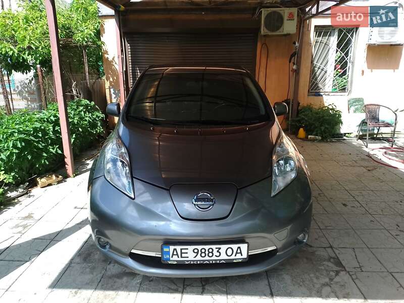 Хэтчбек Nissan Leaf 2015 в Днепре