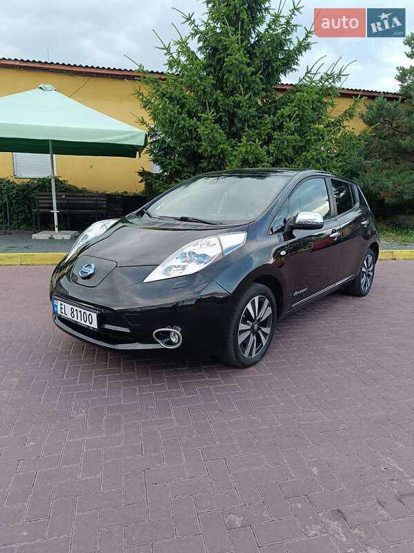 Хэтчбек Nissan Leaf 2015 в 