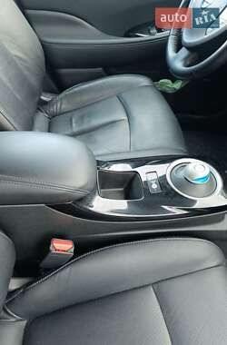 Хэтчбек Nissan Leaf 2015 в 