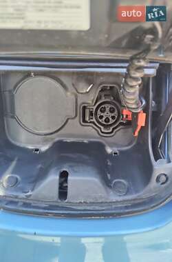 Хэтчбек Nissan Leaf 2013 в 