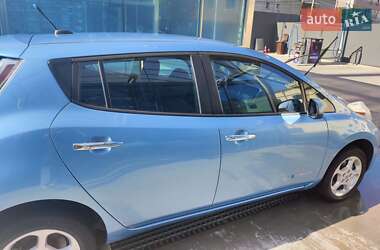 Хэтчбек Nissan Leaf 2013 в 