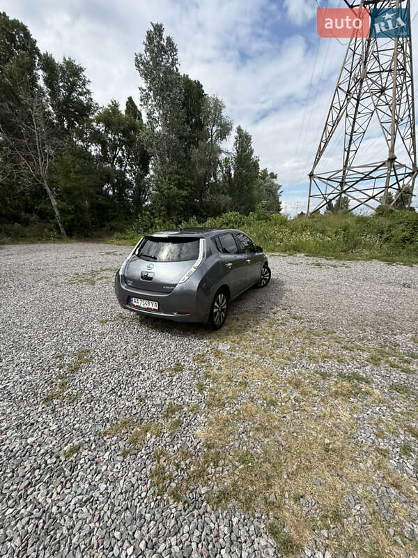 Хэтчбек Nissan Leaf 2015 в Киеве